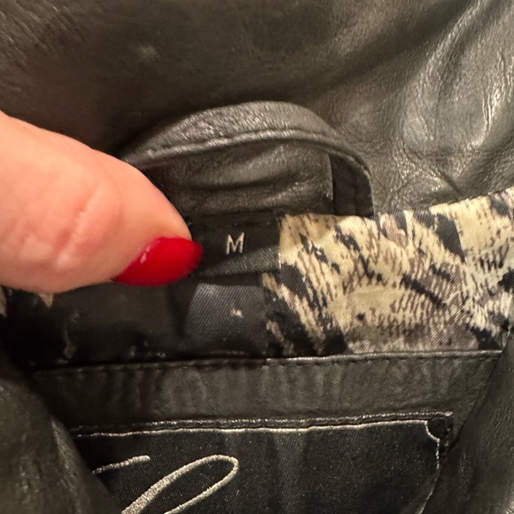 Vintage 90s/2000’s Guess Women's Black 100% Leather Motorcycle Jacket - Picture 11 of 11